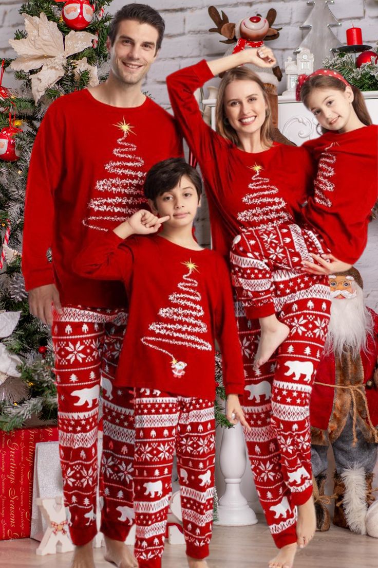 Pijama Navideña Manga Larga Rojo Árbol de Navidad y Pantalón Rojo